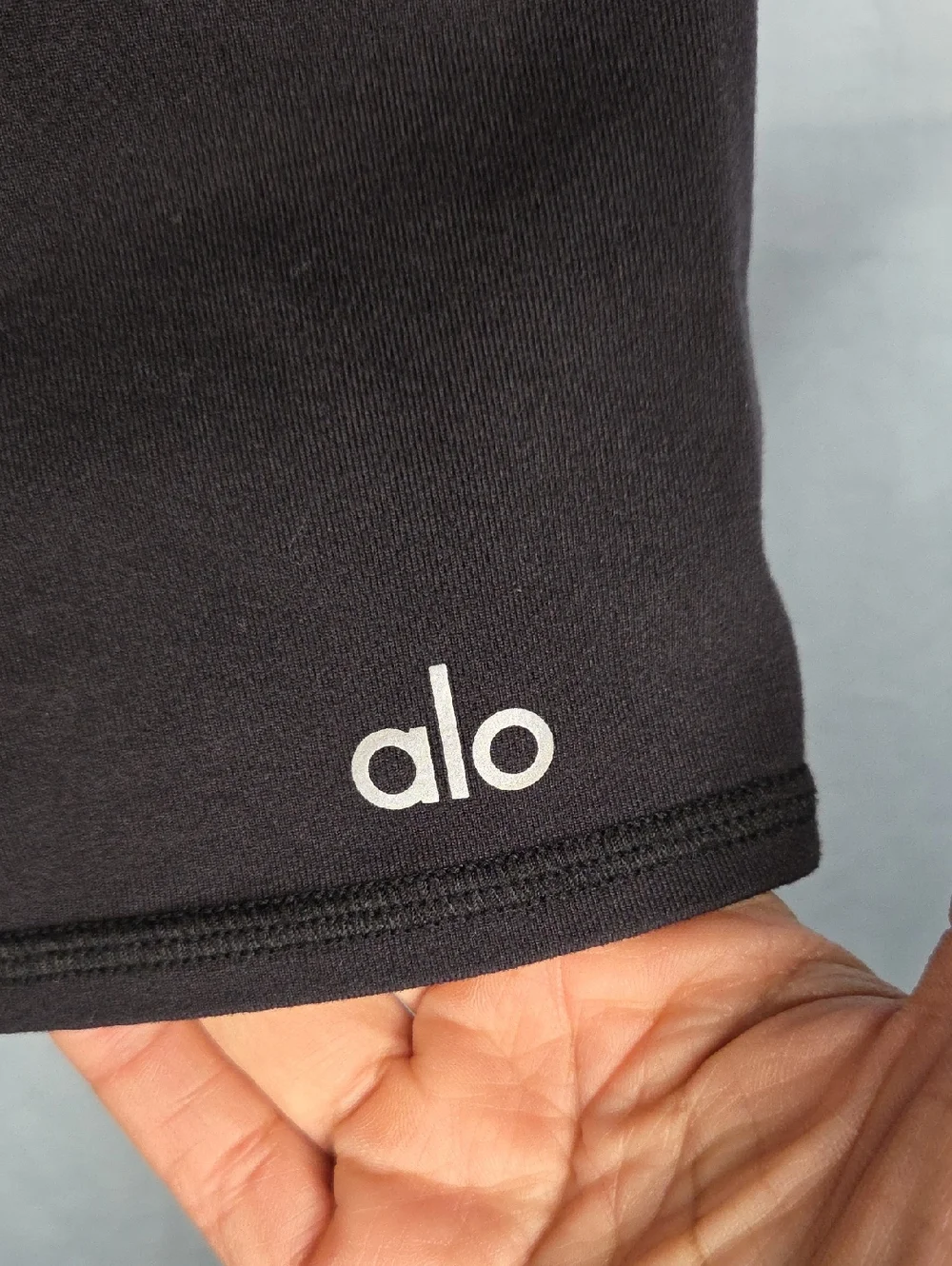 G454. Alo Airbrush High Waist Biker Shorts in Black - Size M - Picture 3 of 8